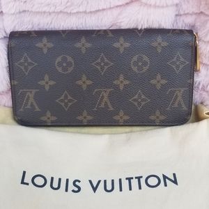Louis Vuitton zippy wallet